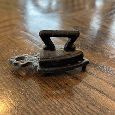 VINTAGE Mini Metal Cast Iron IRON W/TRIVET Salesman Sample MINIATURE Toy 1.5
