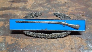 WWII vintage US Army Combat Infantry Badge uniform insignia pin STERLING