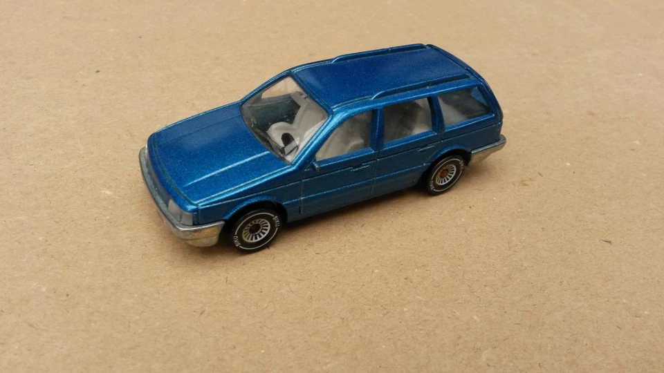 Siku 1076 – VW Passat Variant III, blaumetallic, mint (-)