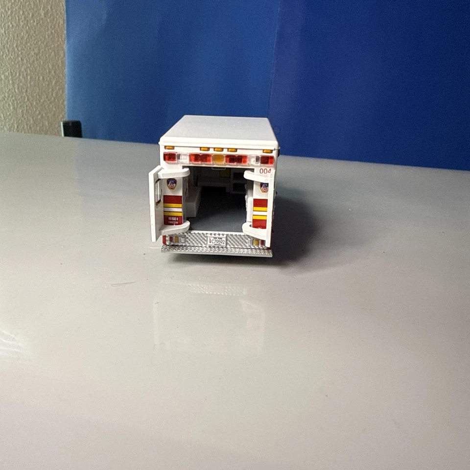 Code 3 1:64 Loose Ford E350 Ambulance - New York Fire FDNY Rac Unit 4 - Image 2 of 4
