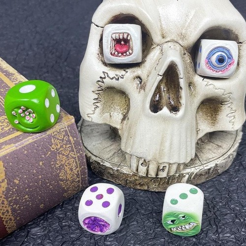 Resin Crafts Drinking Entertainment Dice Halloween Horror Toys a Set of 5 Pieces - Picture 2 of 6