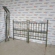 Coppia di Letti Singoli in Ferro Laccato Verde Pomelli Ottone Italia Anni 90