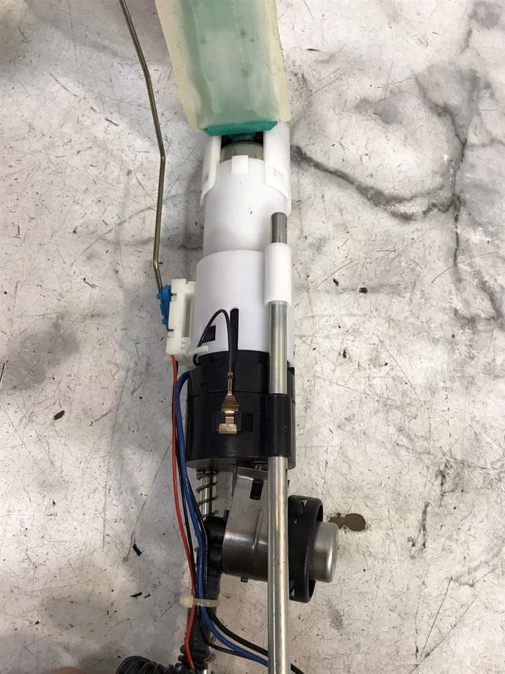 12 Victory Vision Touring 106 petrol gas fuel pump and sending unit Foto 4 de 4