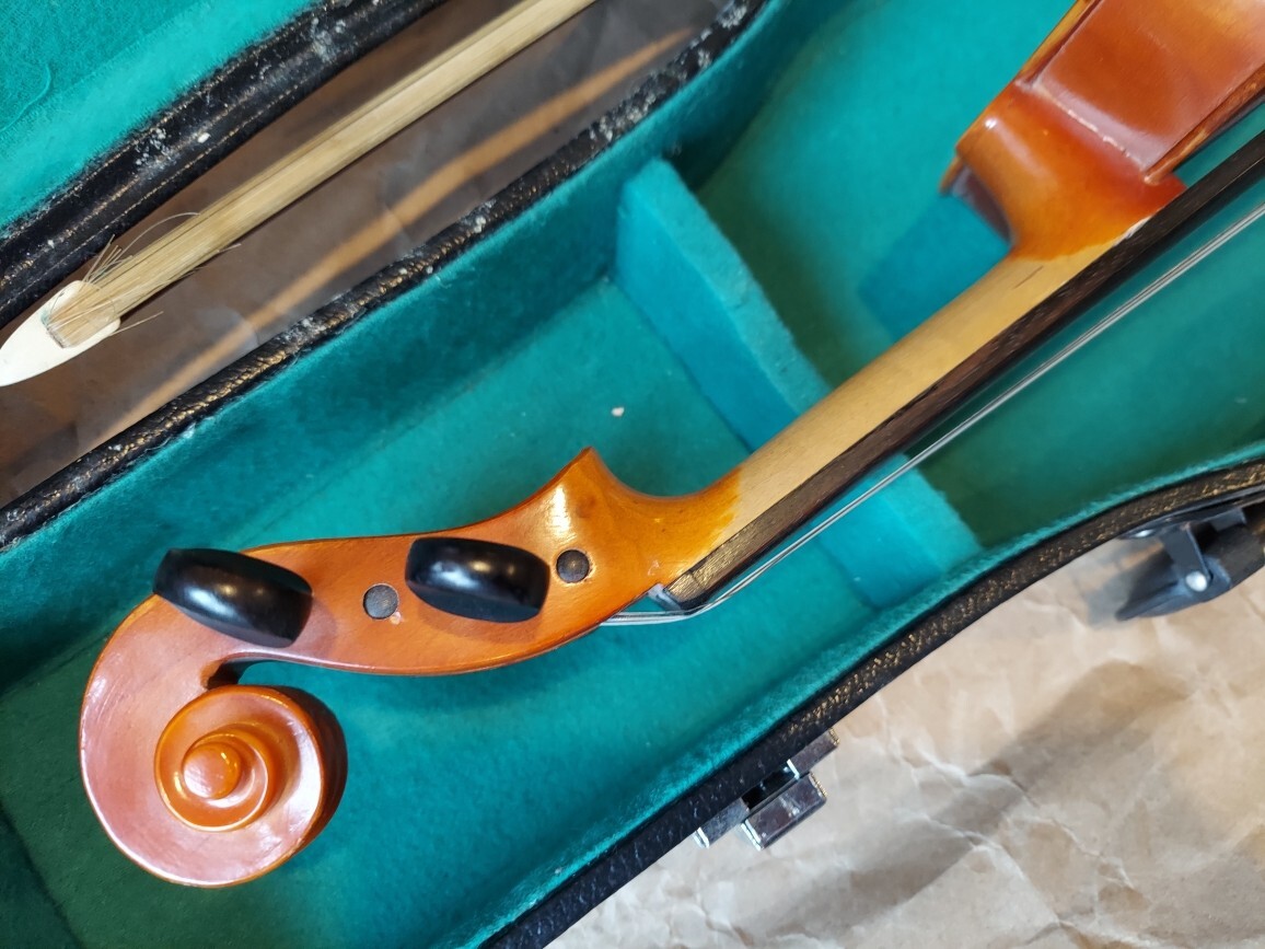 希少　SUZUKI violin No.220 1/8入門 1983年 ケース有 Suzuki No. 220 1/8 Size Violin - recent - Spruce Tree Music