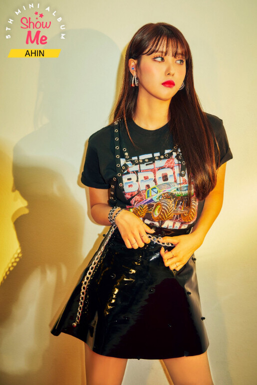 MOMOLAND [SHOW ME] 5th Mini Album CD+52p Photo Book+2p Photo Card