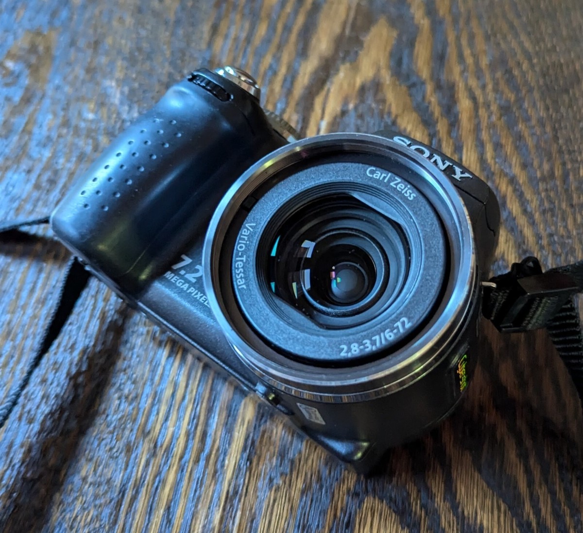 Sony Cyber-shot DSC-H5 Digital Camera, 7.2MP, 12x Optical Zoom