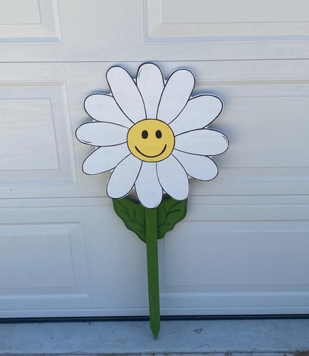 The Giant Daisy Flower That Never Needs Watering, Wood Outdoor Garden Decor - Picture 5 of 9