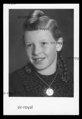 Karlsruhe - Blondes Mädchen mit Zöpfen im Portrait - Foto 9x13cm