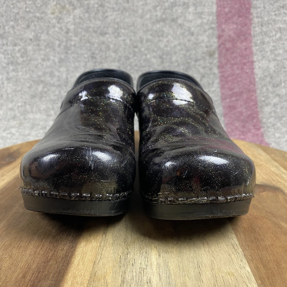 Tamancos Sanita Professional sapatos femininos tamanho 9 UE 40 glitter couro envernizado trabalho - Imagem 2 de 4