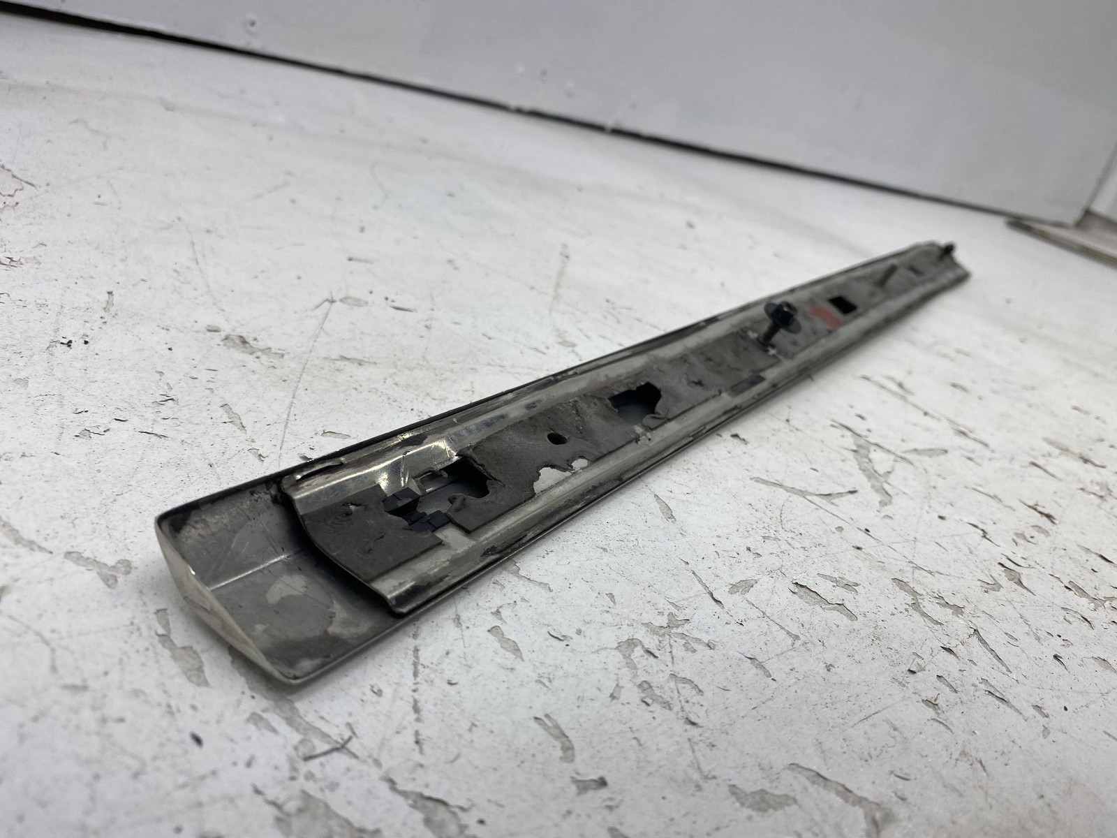 2010-2020 BENTLEY MULSANNE OEM REAR RIGHT PASSENGER LOWER DOOR MOLDING CHROME