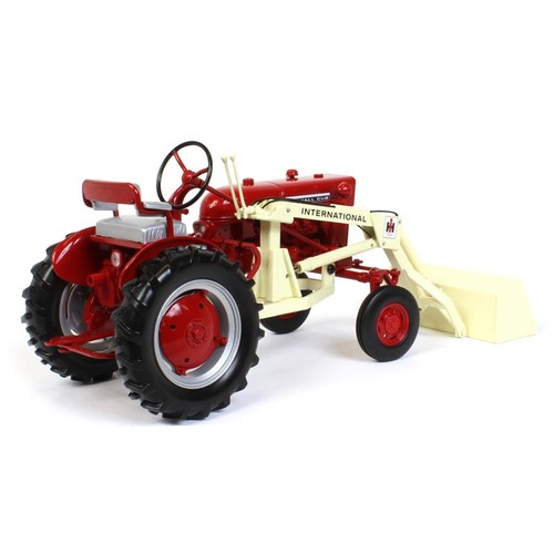 1/16 1977 Farmall Cub Tractor with One Arm Loader by Spec Cast ZJD1849 - 第 3/6 張圖片