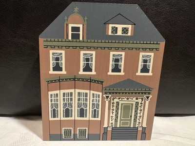 VTG Town Square Village . 1467 St. James Ct, Louisville, KY.  Wood Shelf  Sitter