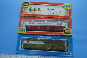 3-HO-Life-Like-Thrall-All-Door-Box-Cars-CANFOR-US-Plywood-amp-Lignum