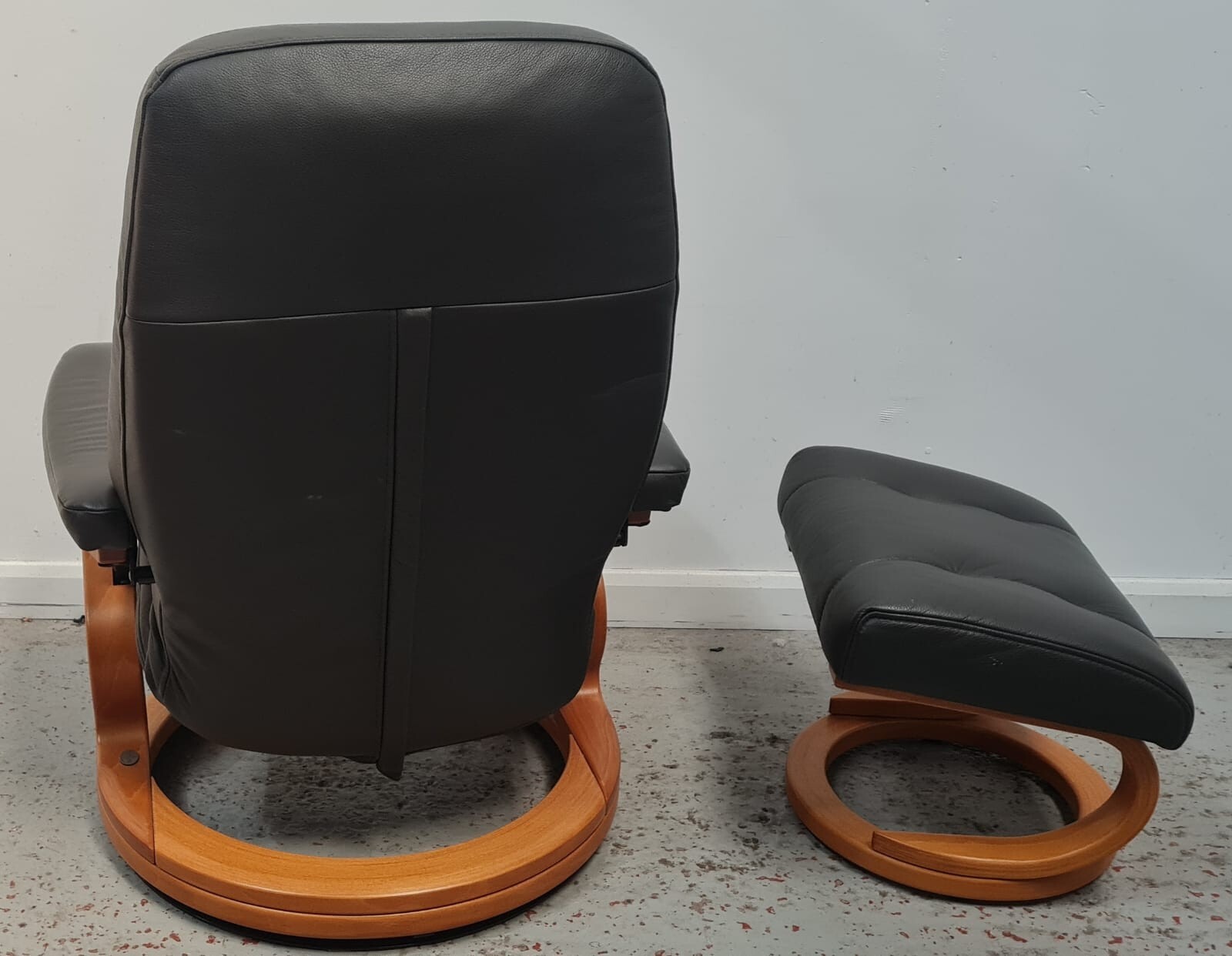 Himolla ZeroStress Leather Recliner Chair with Matching Footstool