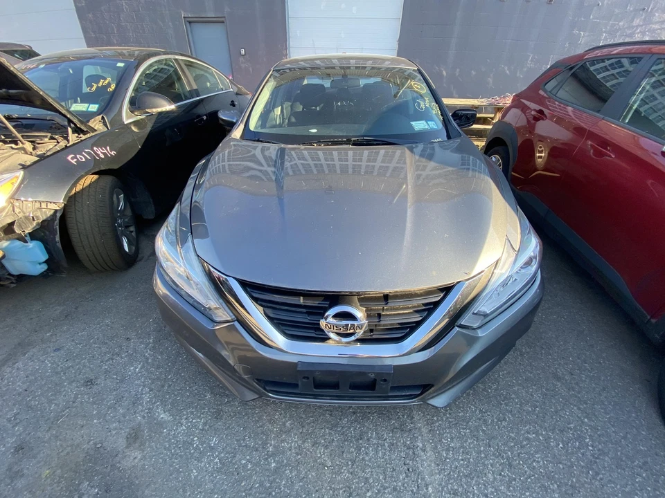 Used Rear Back Glass fits: 2017 Nissan Altima Sdn w/diversity antenna Rear Grade Foto 3 de 4