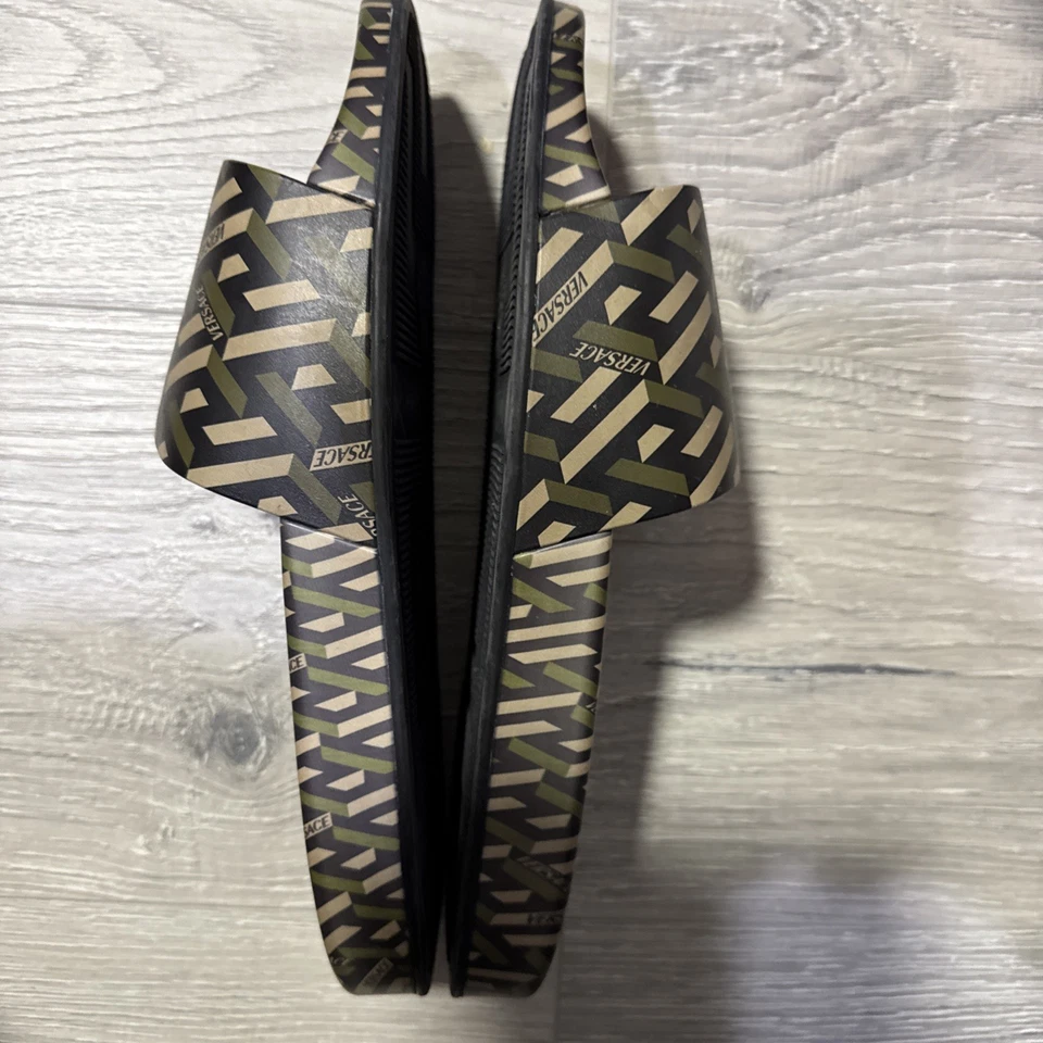 $450 VERSACE 'LA GRECA' Hombre DIAPOSITIVAS / SANDALIAS Talla IT45/12 Foto 3 de 4