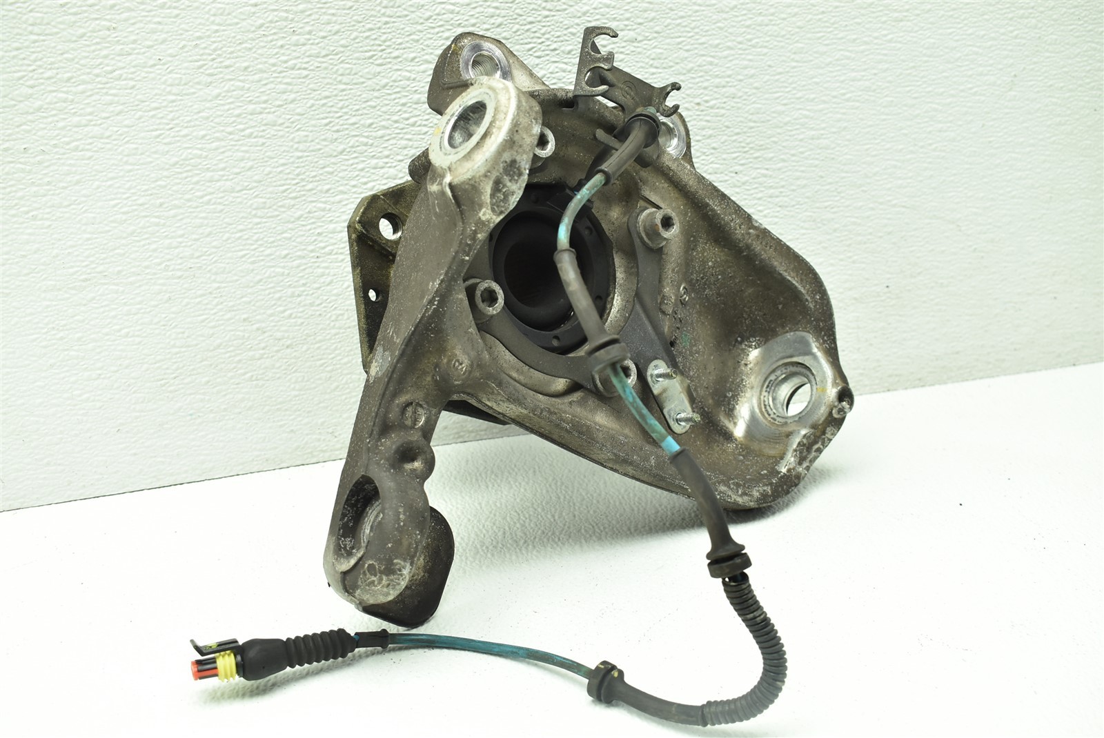 Maserati Quattroporte 2003-2012 Front Right Steering knuckle