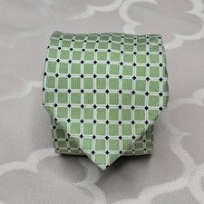 CHAPS Green White Black Geometric Patterned Silk Tie 48.5in Long x 3in Wide