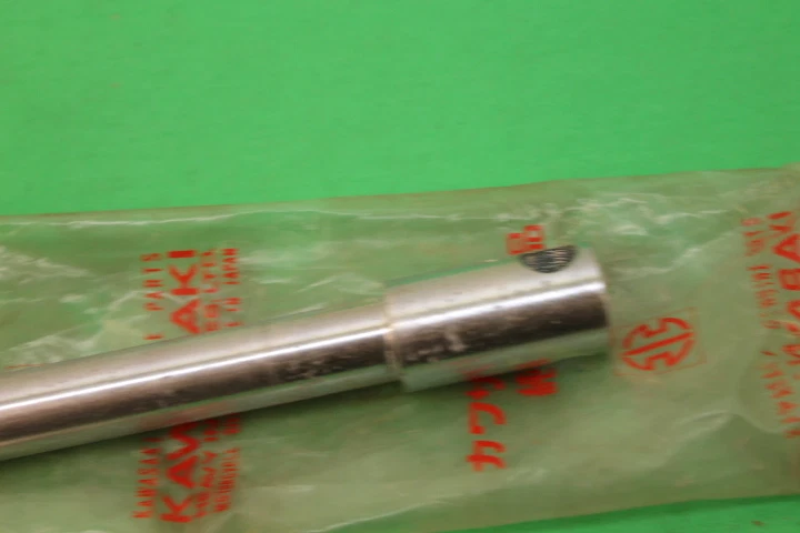 NOS KAWASAKI F2 F2TR F3 Bushwhacker 1968-70 PIEZA EJE DELANTERO # 41068-008 Foto 4 de 4