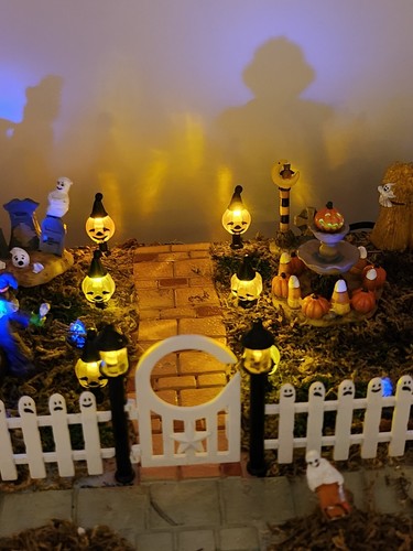 Lemax Spooky Town Halloween Iluminado Espeluznante Patio Frontal Phantom Way - Imagen 15 de 18