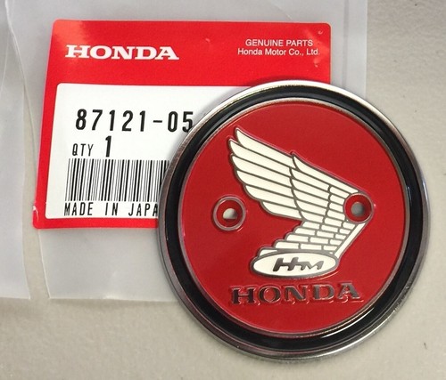 OEM HONDA RIGHT HAND GAS TANK EMBLEM FITS Z50 AK0 Z50AK1 87121-051-693 (328N) - Picture 1 of 2