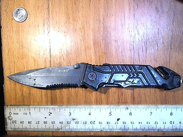 Cuchillo plegable táctico asistido por resorte Ruko con hoja y mango negro Foto 4 de 4