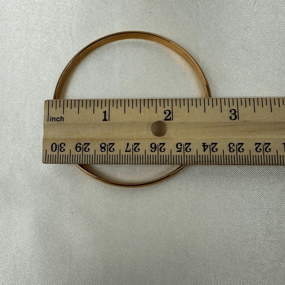 Brazalete Kate Spade bronce delgado apilable. Stop and Smell the Roses” grabado insi Foto 4 de 4