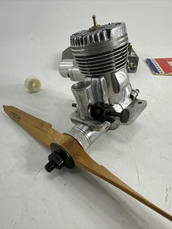Fox 40 RC Model Airplane Engine, cleaned, Pylon Prop.  Bellcrank Misc Parts - Image 2 of 4