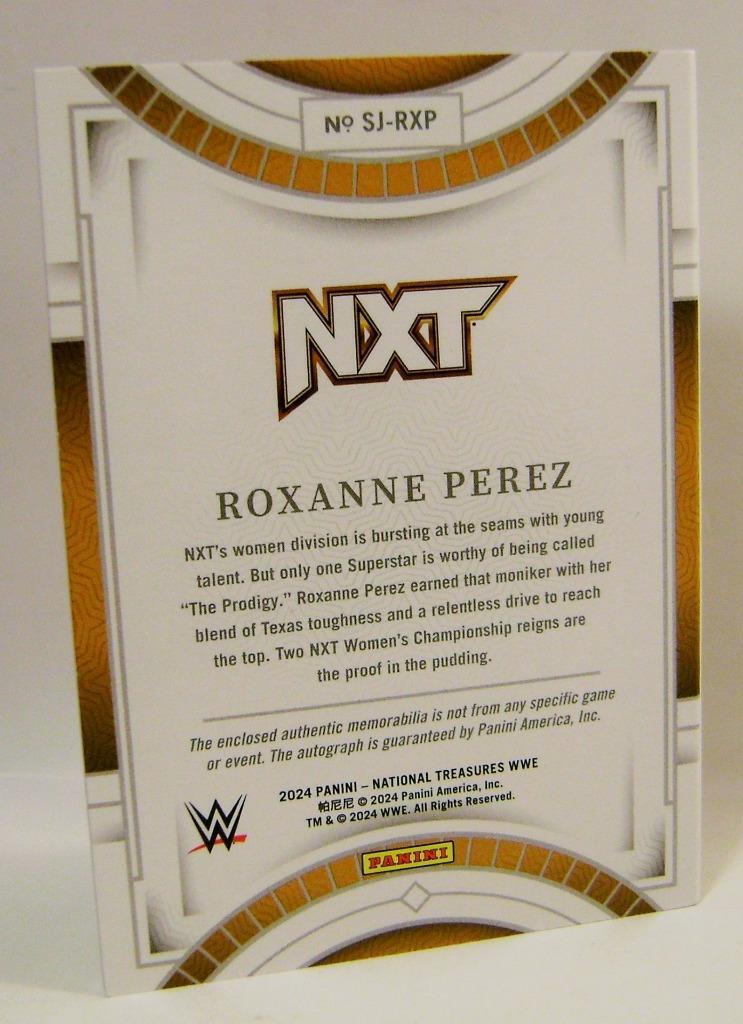 ROXANNE PEREZ #25 /25 AUTO SUPERSTAR BOOKLET PANINI WWE NATIONAL