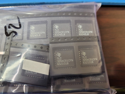 (1 PC) TLC320AC01CFN TI IC CODEC AUDIO 14 BIT 28PLCC