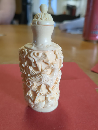 Beautiful Chinese Snuff Bottle Bird Carving Signed Snuff Bottle