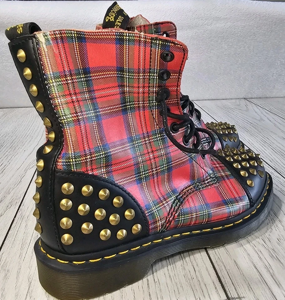 ! RARO🔥 Botas Punk Dr. Marten's DAI Tartán Núcleo Tachonado Rojo Cuadros Talla 8 Para Hombre! Foto 2 de 4