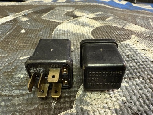 Camión Nissan Datsun 720 1980 relé mixto P/N 25230C9905 par de millas - Imagen 4 de 5