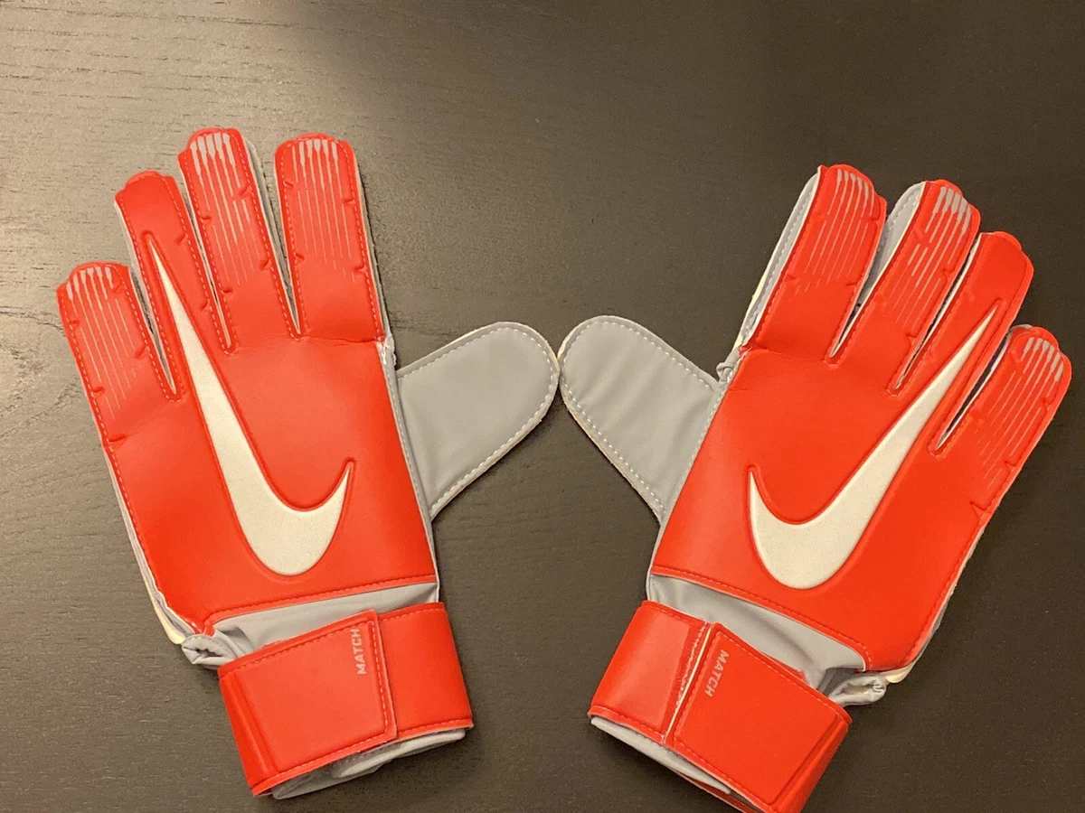 goalie gloves soccer nike