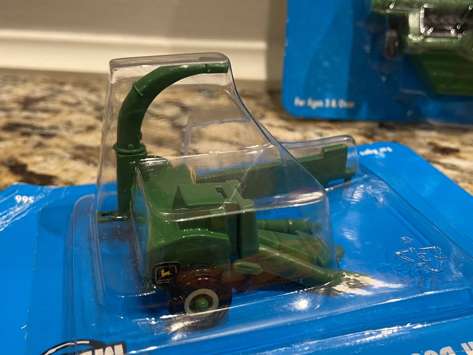 ERTL FARM COUNTRY JOHN DEERE FORAGE HARVESTER & MODEL 1600 MOWER CONDITIONER LOT - Image 2 of 4