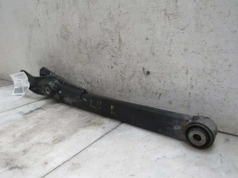 Brazo de control inferior izquierdo Dodge Dart 13 14 15 16 Rr Foto 3 de 4