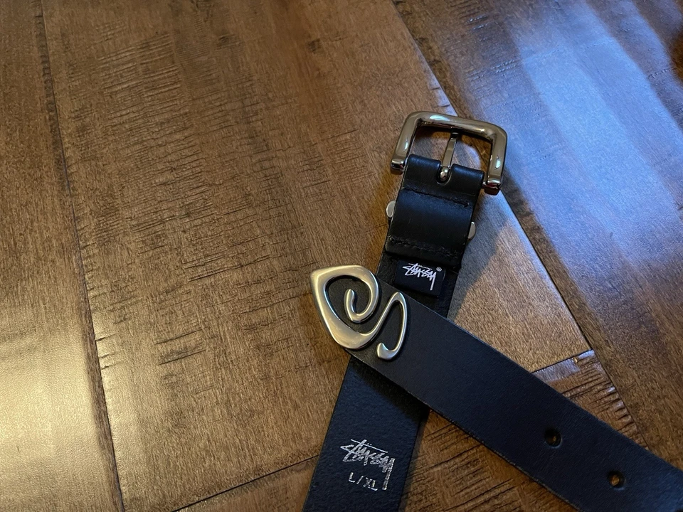 Cinturón de cuero negro Stussy vintage tatuaje Bulldog con púas punta con logotipo Y2K - para hombre L/XL Foto 4 de 4