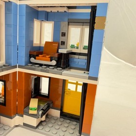 LEGO Creator 31050: Corner Deli Complete w/ Mini-figs Retired- No Box No Manuals