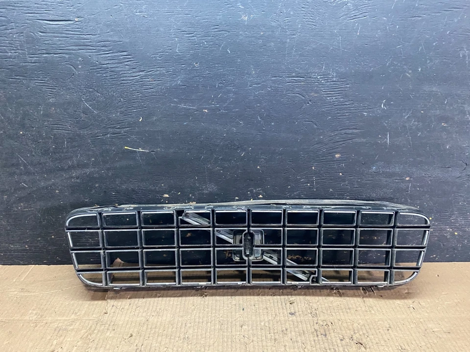 Parrilla superior delantera Volvo XC90 2003 a 2013 OEM U6099 DG Foto 4 de 4