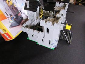 LEGO Castle: Black Falcon's Fortress 6074 (1986) With Box & Manuel, incomplete.