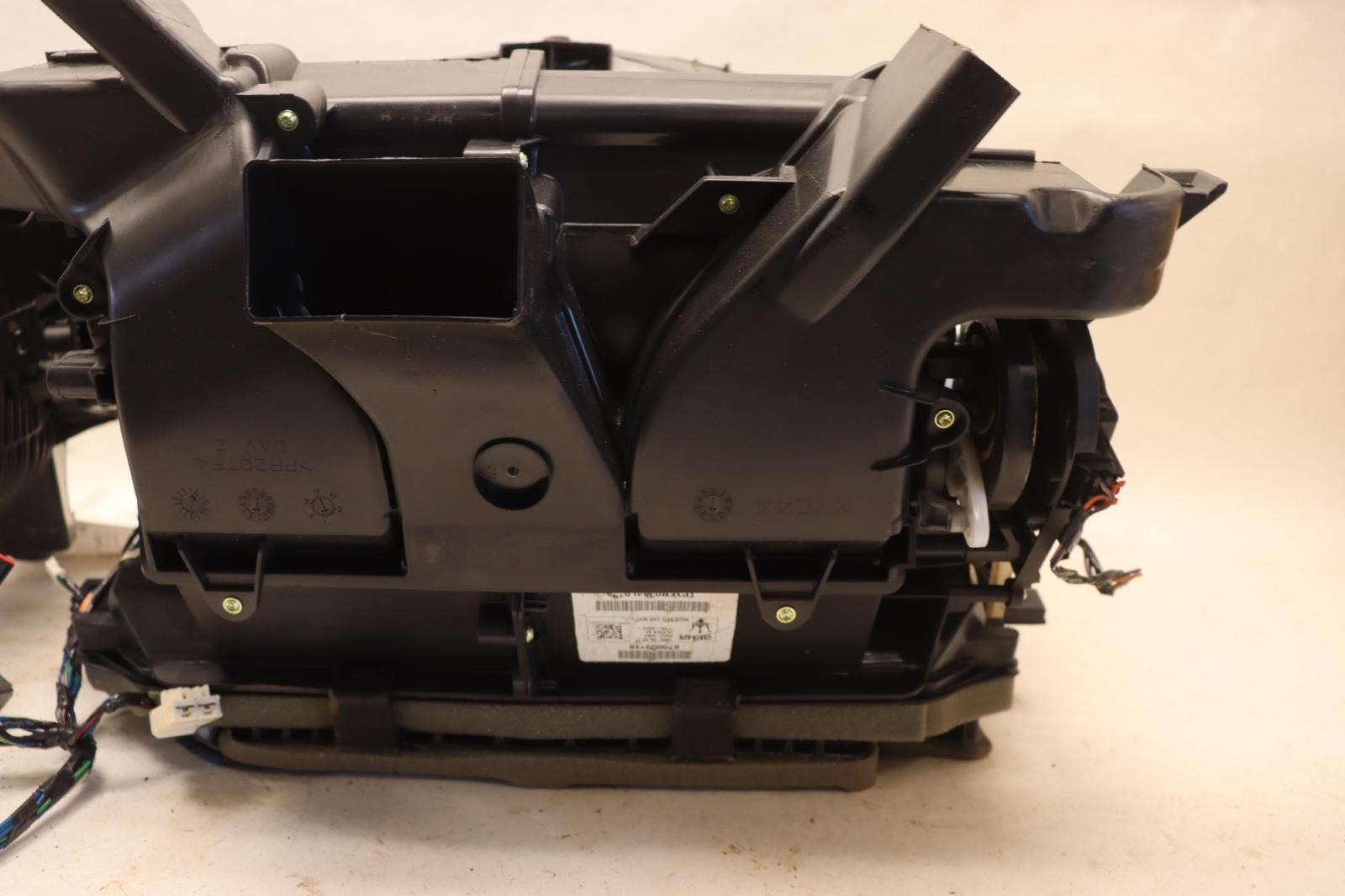 2014-2020 MASERATI QUATTROPORTE 3.0L HVAC HEATER A/C BLOWER HOUSING BOX OEM