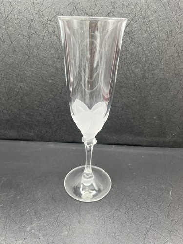 One Cristal D'Arques France FLORENCE Frosted Petals Crystal Champagne Flutes 8" - Picture 1 of 5