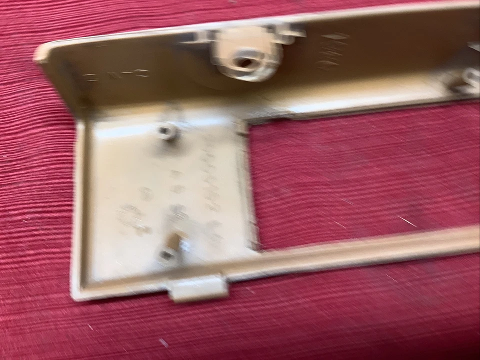 NUEVO 1977-1978 OLDSMOBILE 98 DERECHA PUERTA DELANTERA REPOSABRAZOS ACABADO CUBIERTA Foto 4 de 4