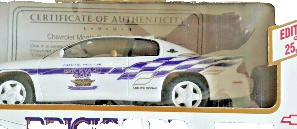 1:24 White Diecast Sport & Touring Cars