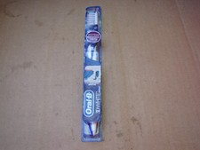 1 NEW ORAL B 3D WHITE MEDIUM TOOTHBRUSH WHITENS BETWEEN TEETH VARIOUS COLORS