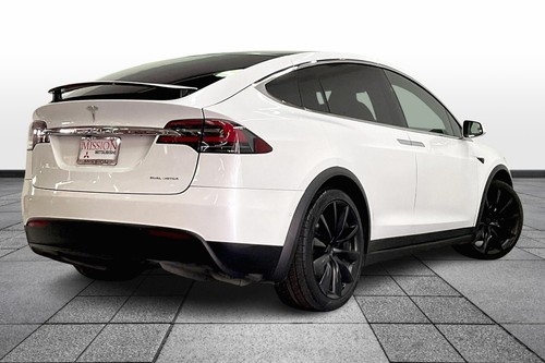2020 Tesla Model X Long Range - Picture 13 of 33