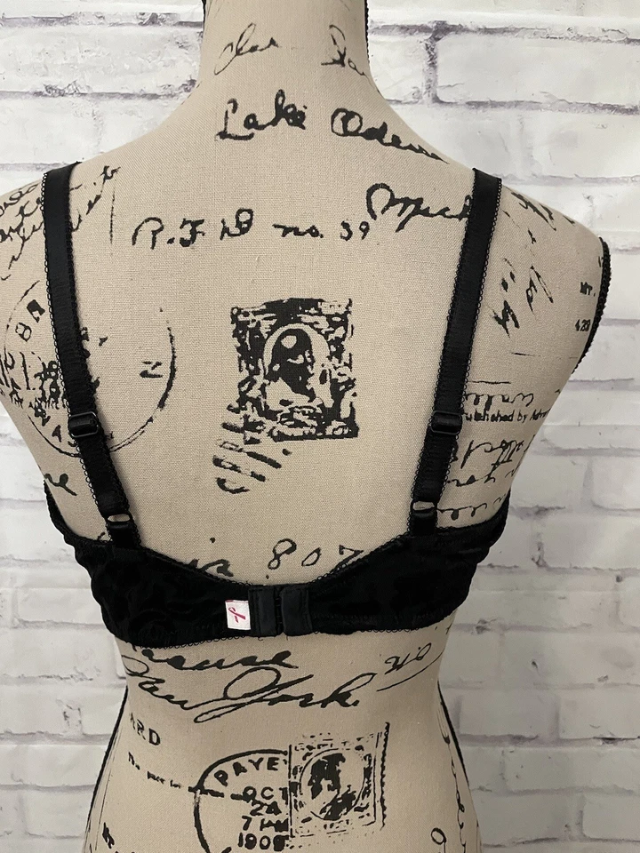 Sujetador Wacoal Talla 40C Conciencia del Cáncer Inalámbrico Negro Estilo 856167 Foto 4 de 4