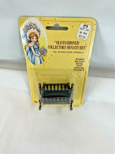 Colección de minituras antiguas Holly Hobbie vintage cuna mecedora #42 - Imagen 2 de 5