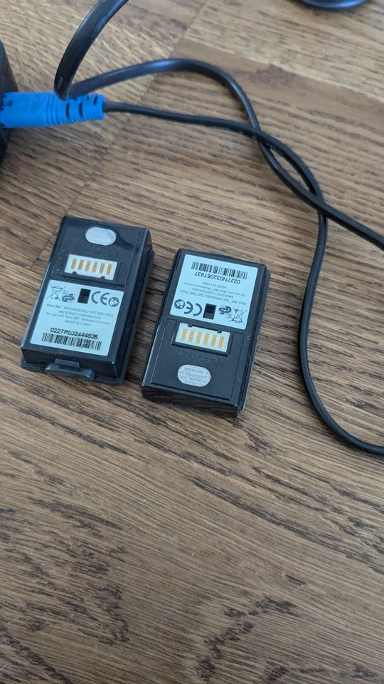 GENUINE MICROSOFT BLACK RECHARGEABLE BATTERY X2 plus quick charge kit  - Image 3 of 4