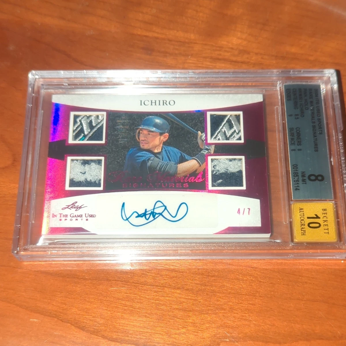 Leaf Ichiro Suzuki Autographed Baseball Sports Trading Cards